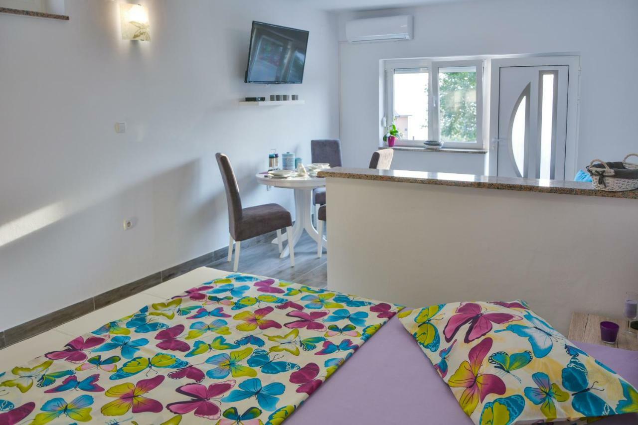 Apartment Laura Senj  Eksteriør bilde